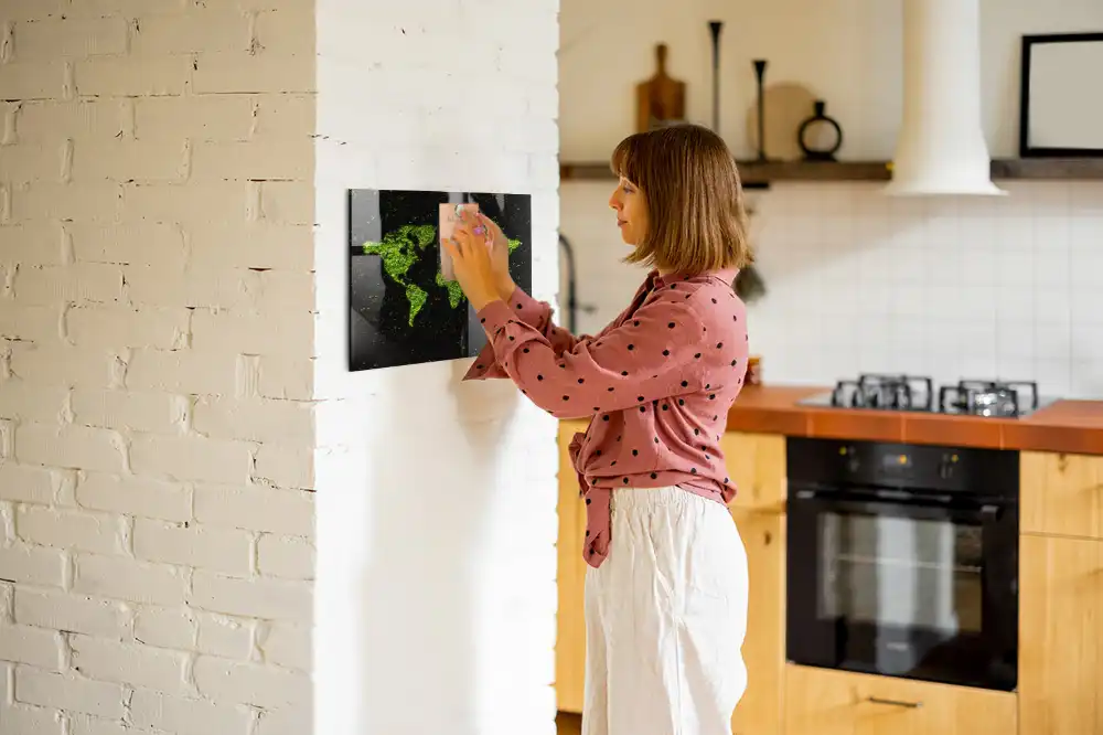 Tableau mural magnétique représentant un atlas mondial