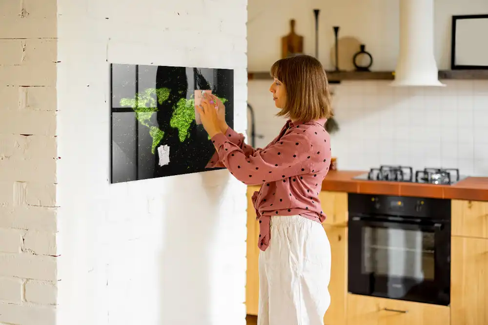 Tableau mural magnétique représentant un atlas mondial