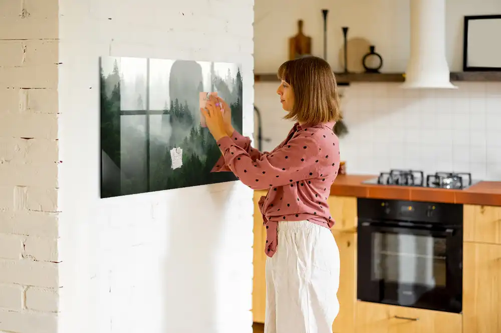 Tableau magnétique en verre forêt brumeuse