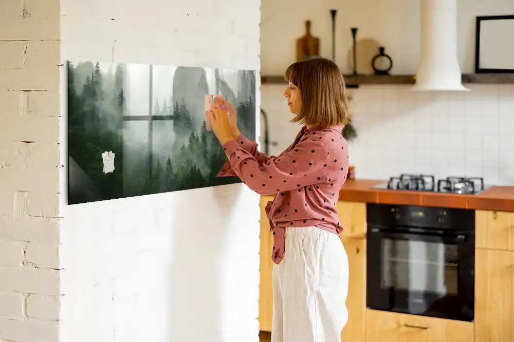 Tableau magnétique en verre forêt brumeuse