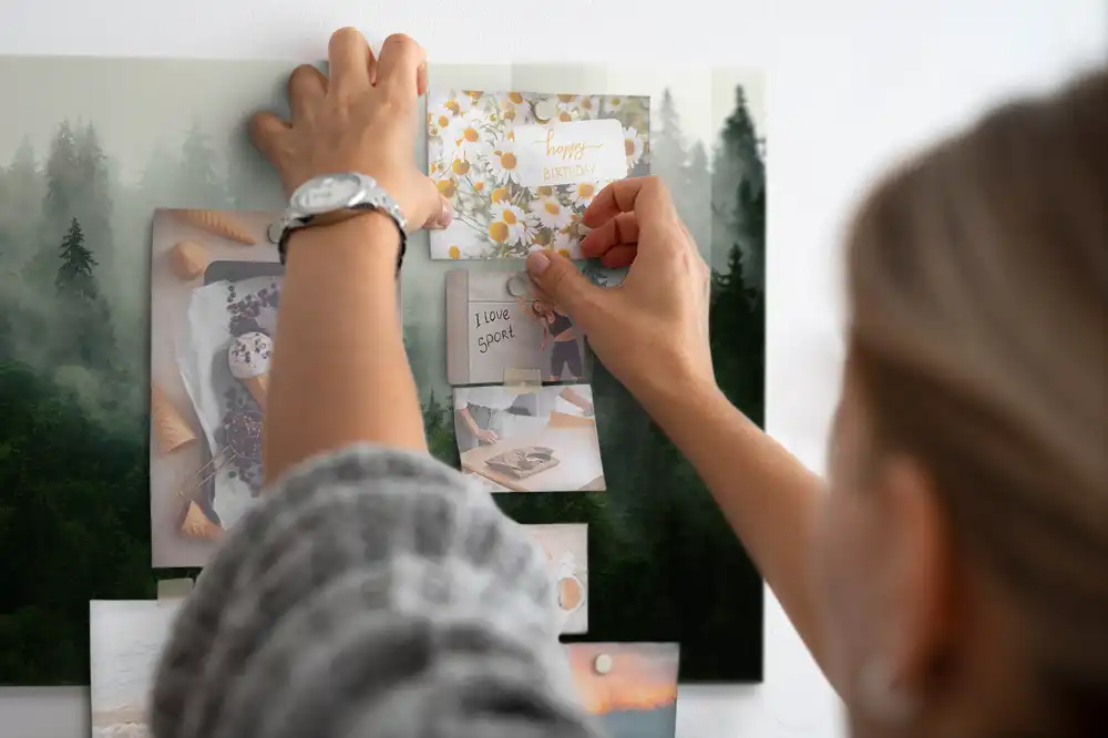 Tableau magnétique en verre forêt brumeuse