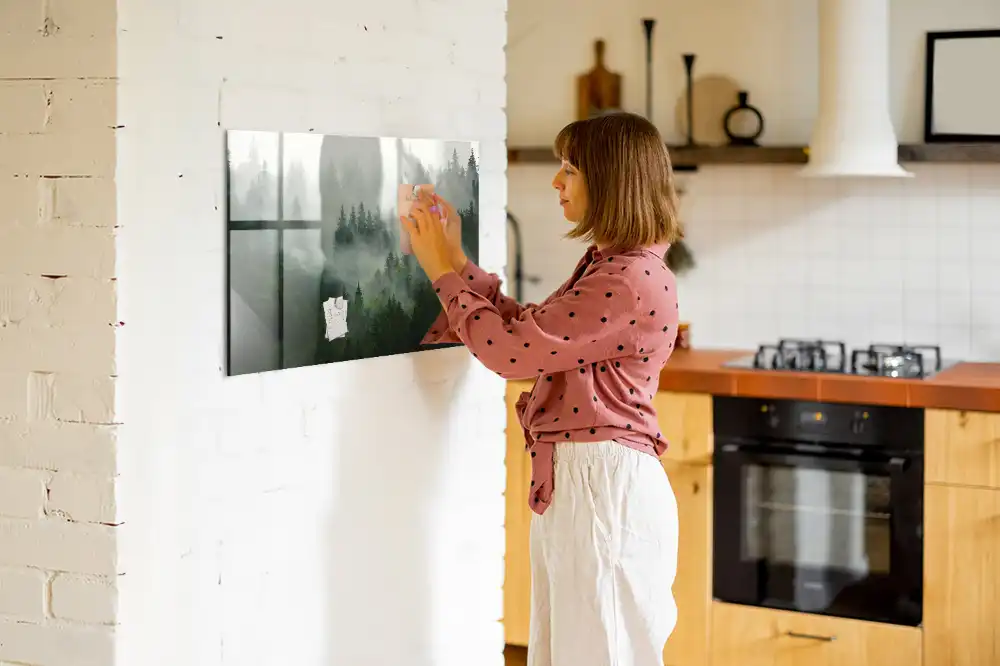 Tableau magnétique en verre forêt brumeuse