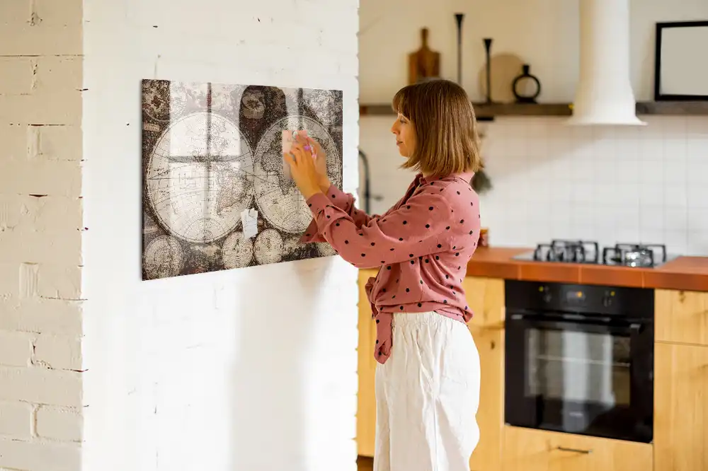 Tableau magnétique en verre avec carte du monde historique
