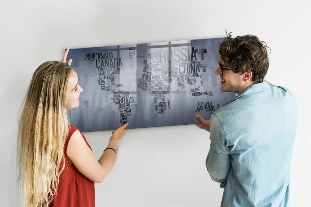 Tableau magnétique en verre avec carte du monde typographique