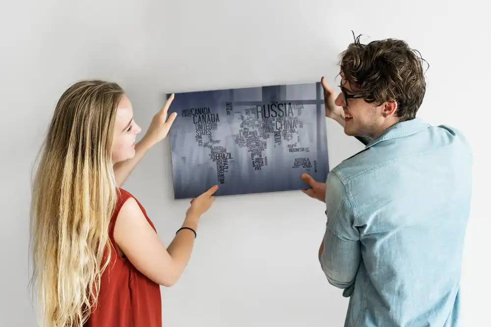 Tableau magnétique en verre avec carte du monde typographique