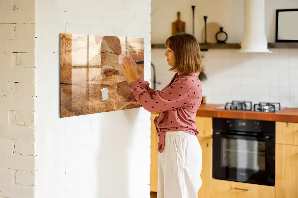 Tableau magnétique en verre avec structure en bois