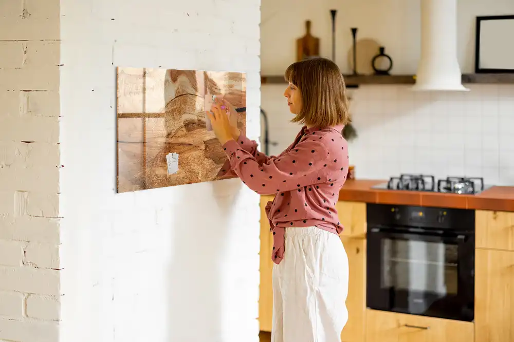 Tableau magnétique en verre avec structure en bois