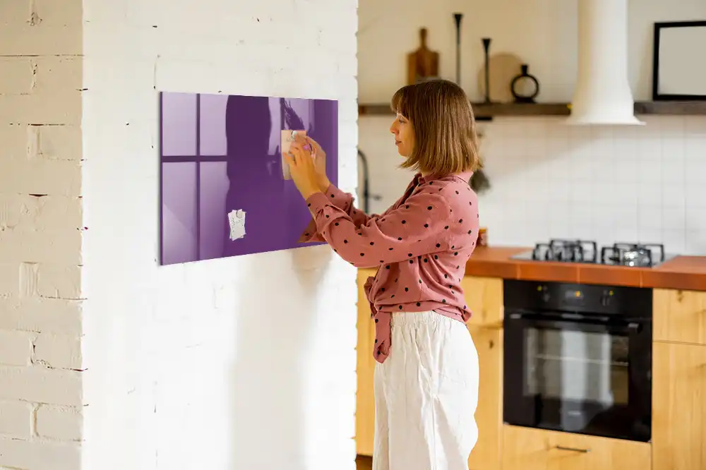 Tableau mural magnétique violet