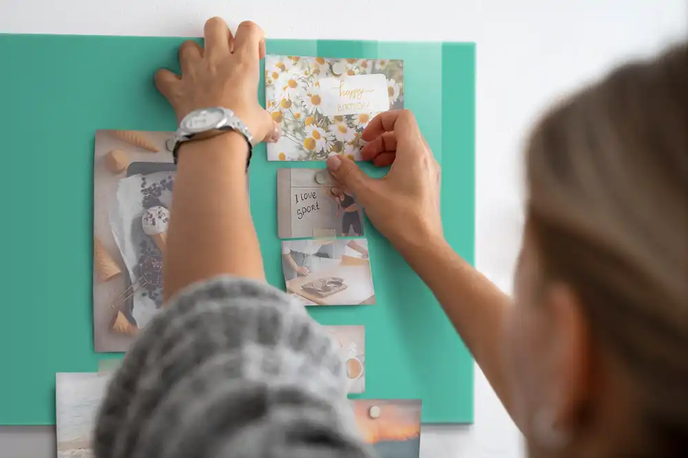 Tableau magnétique en verre turquoise