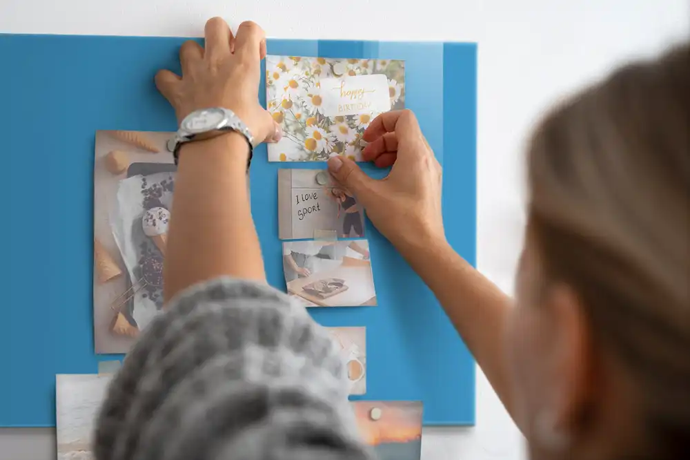 Tableau magnétique bleu pour magnets