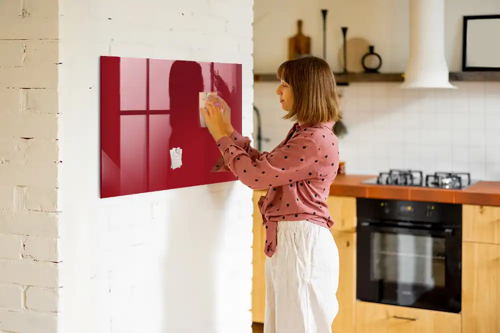 Tableau magnétique en verre rouge