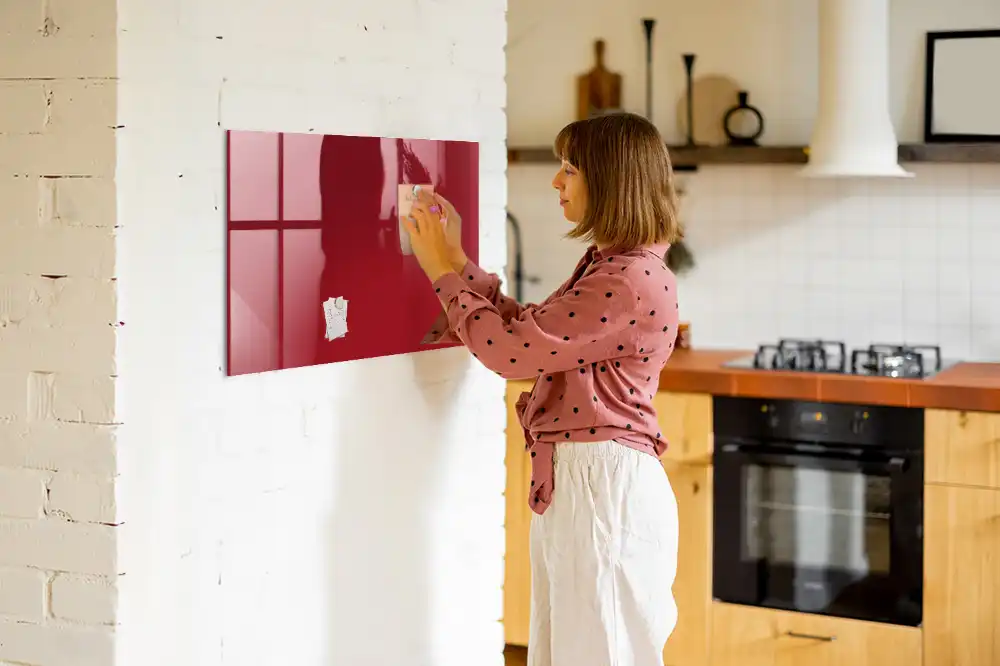 Tableau magnétique en verre rouge