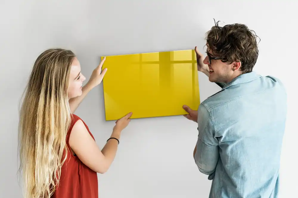 Tableau magnétique en verre jaune clair