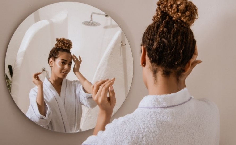 Quel miroir pour une petite salle de bain – à quoi faut-il faire attention avant d
