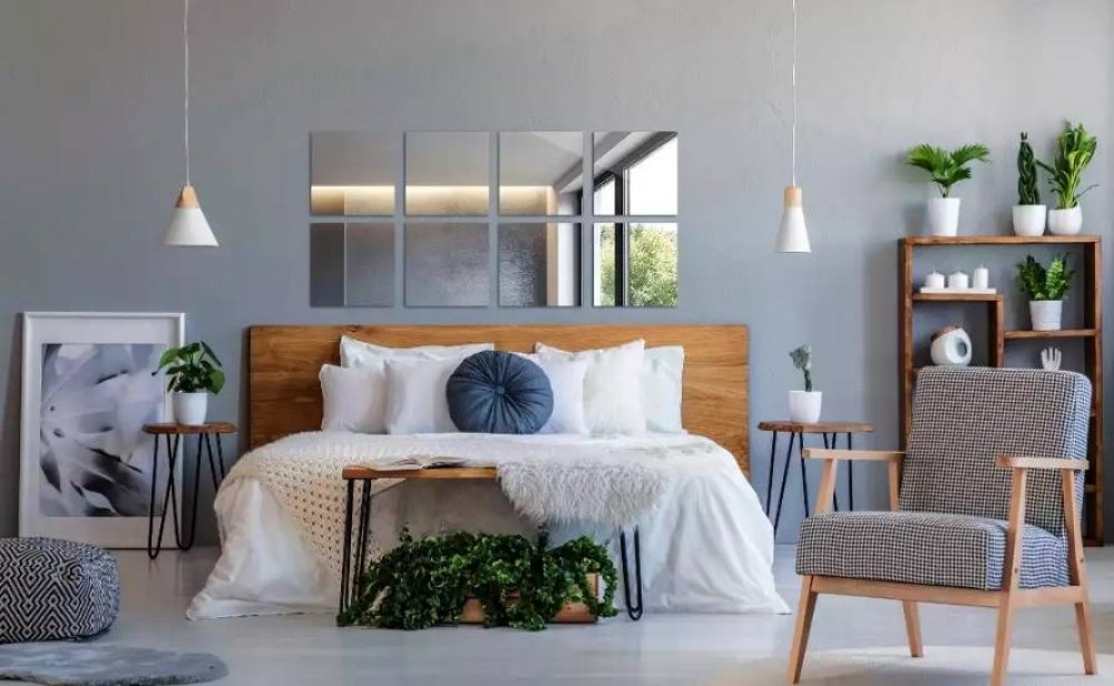 Miroirs collés au mur